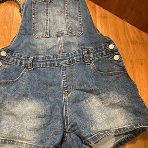 Guess Short short jean overalls